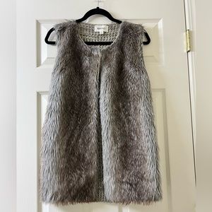 Monocracy Beige Faux Fur & Knit Women’s Vest-Size M/L- with pockets